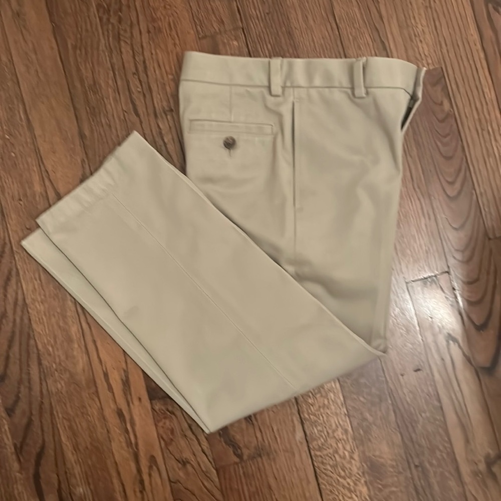 Brooks Brothers knacks pants-boys size 8. Pleats in front. Zipper front closure.